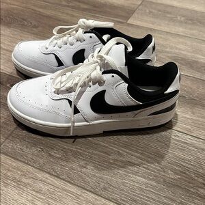 Nike Women’s Black and White Sneakers